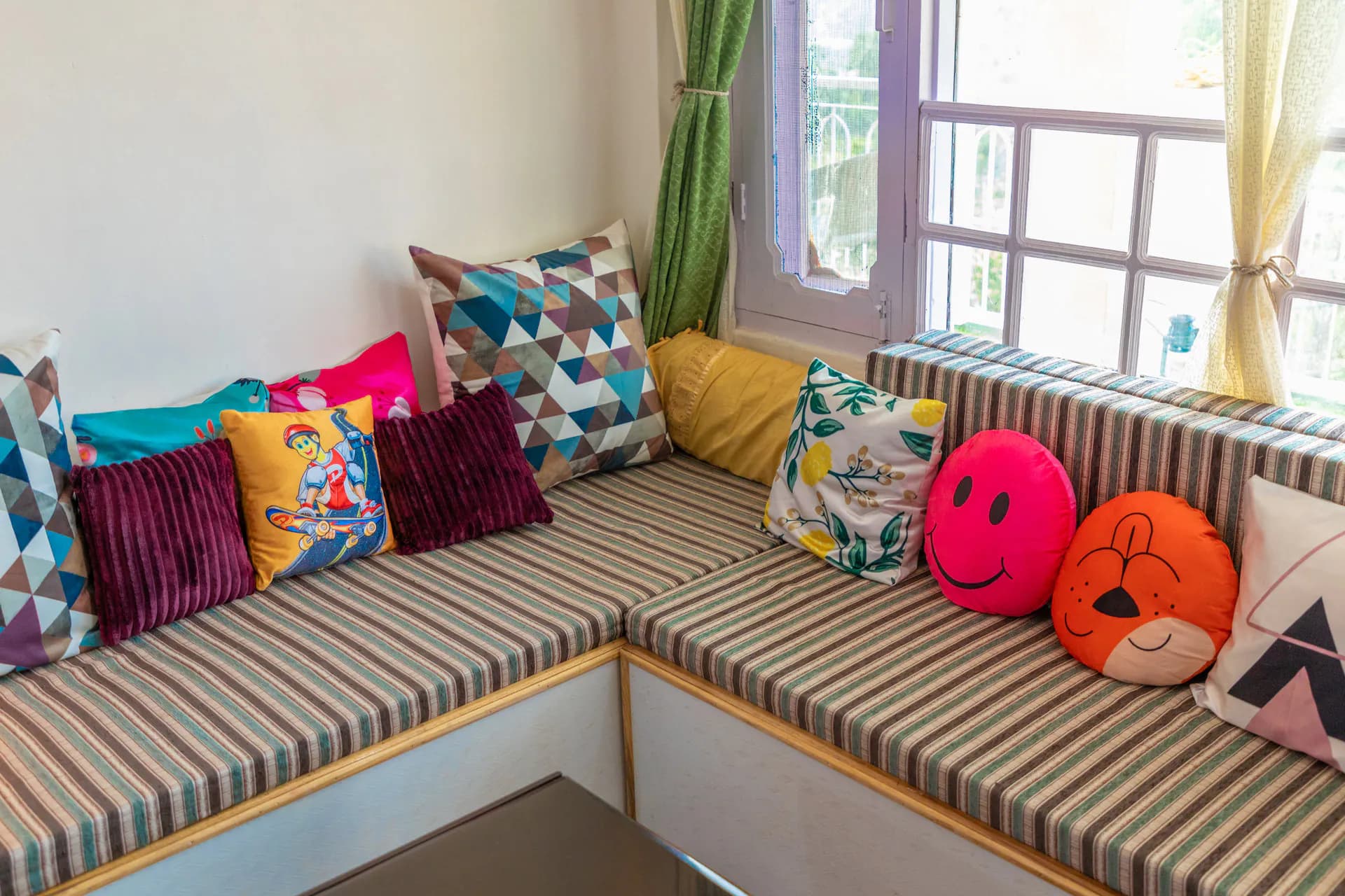 Bachpan Studio Kingsize Bed Sofabed 9