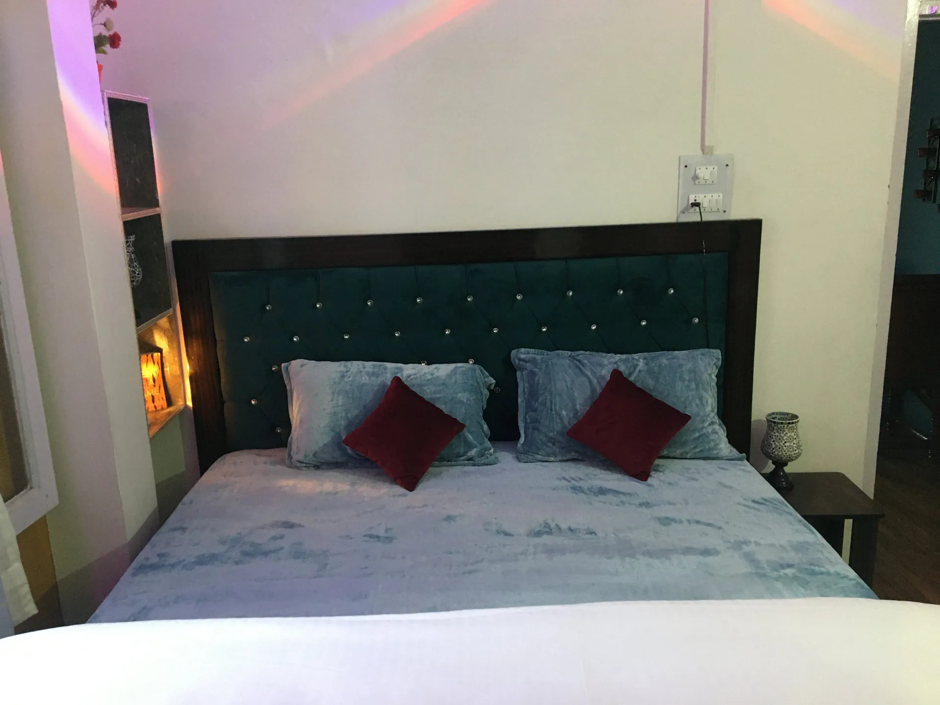 Cozy Suite Bedroom Lighting 7