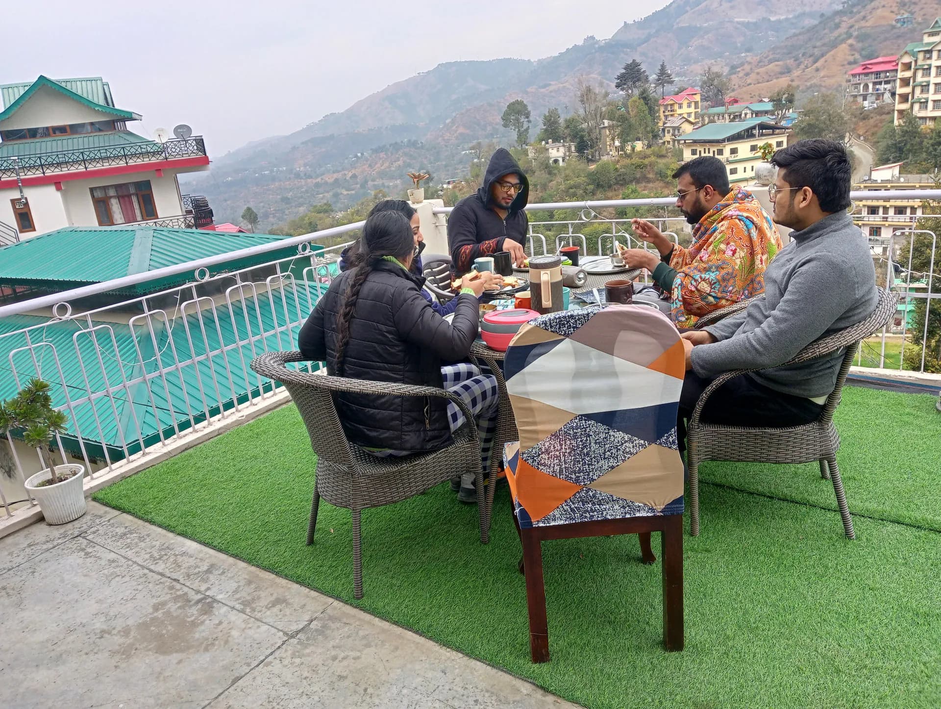 Guest Dining Mountain View Kandaghat 2