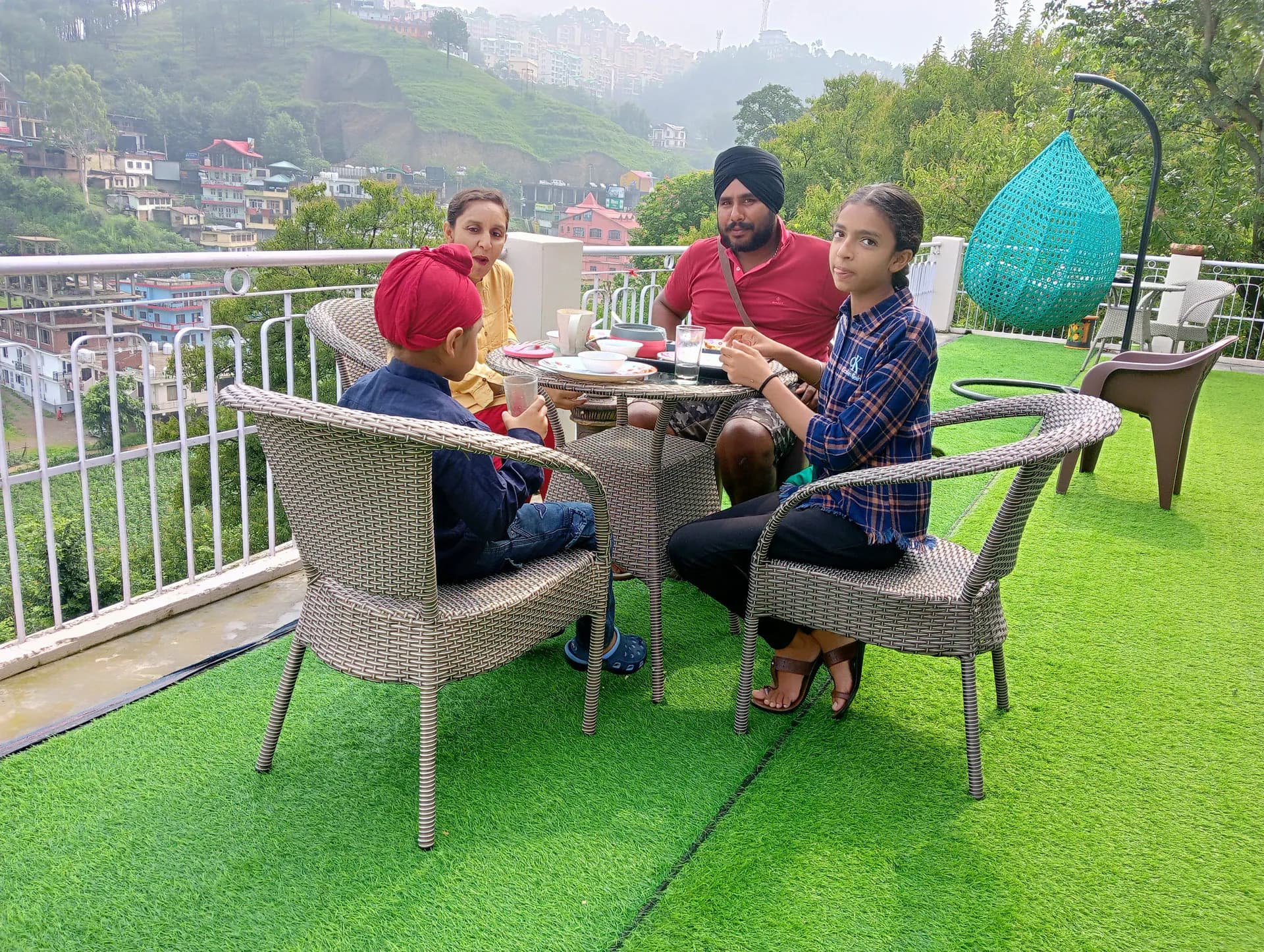 Guest Dining Mountain View Kandaghat 3