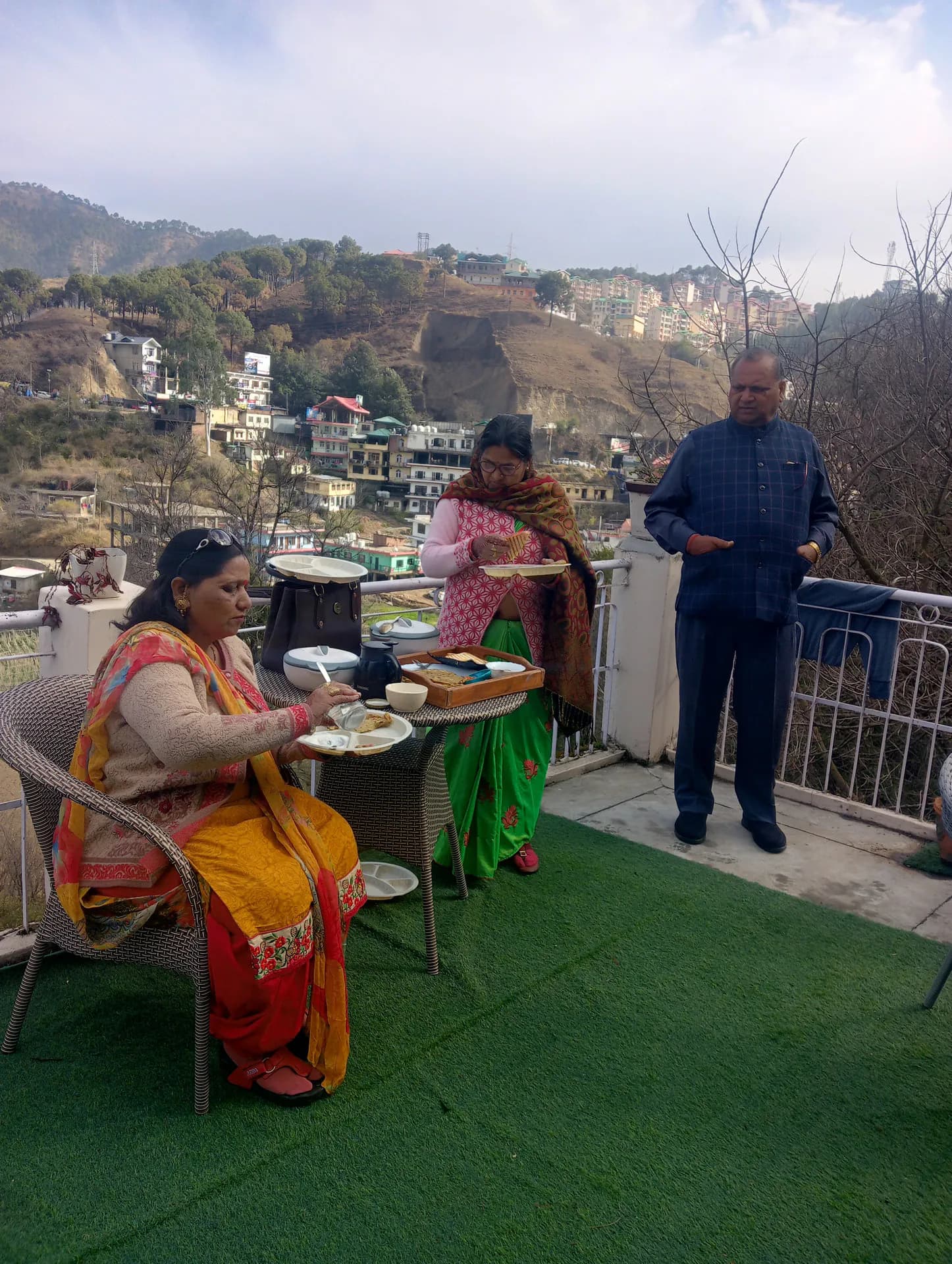 Guest Dining Mountain View Kandaghat 8