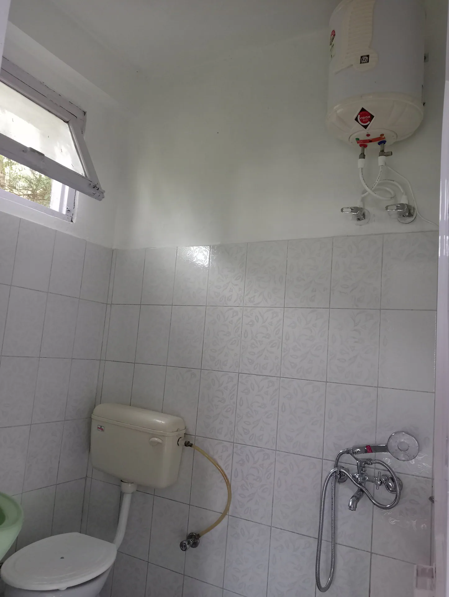 Jute Family Suite Bathroom 2