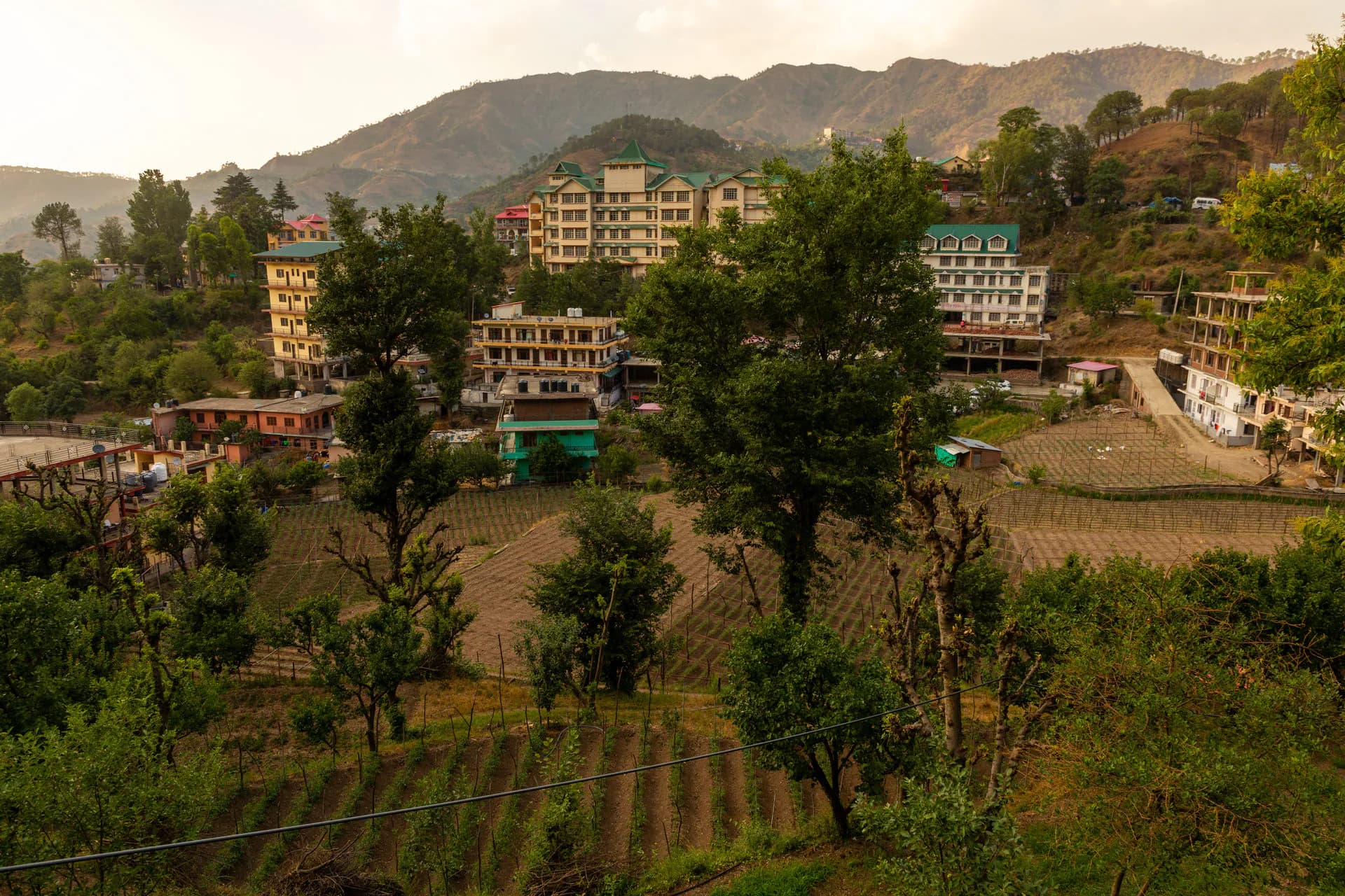 Scenic Mountain View Kandaghat Hills 10