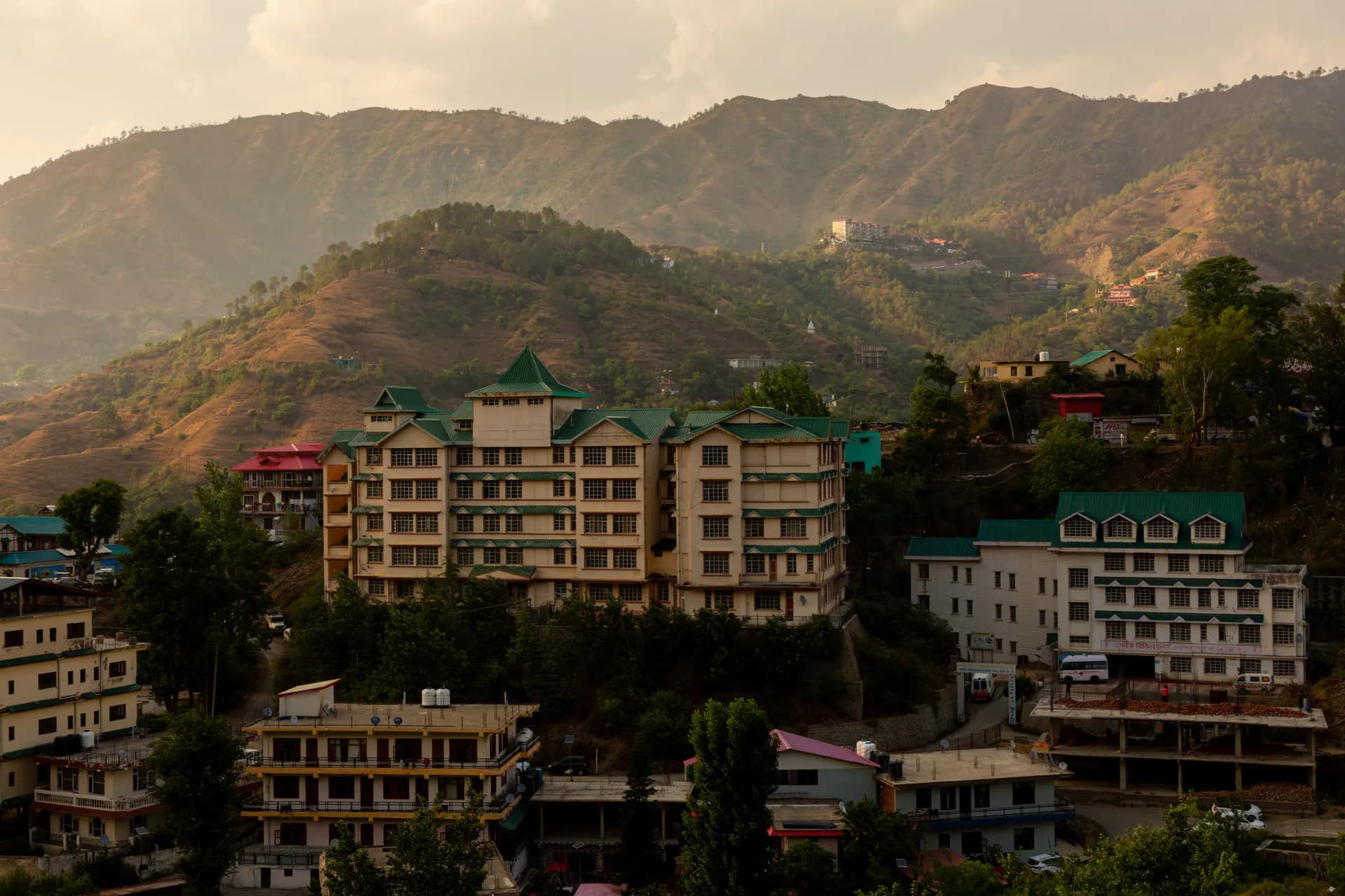 Scenic Mountain View Kandaghat Hills 7