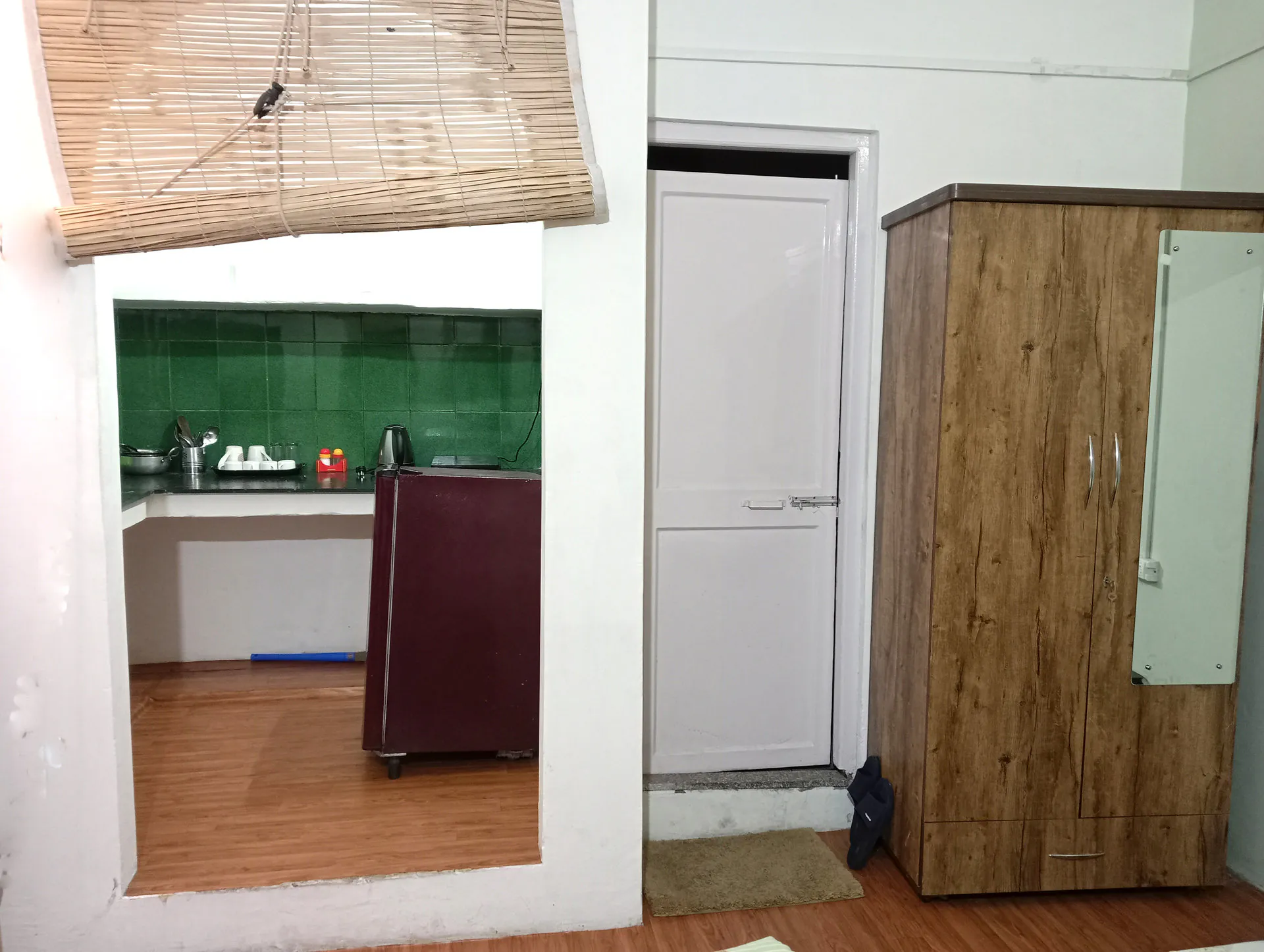 Vibrant Suite Kitchen Bathroom