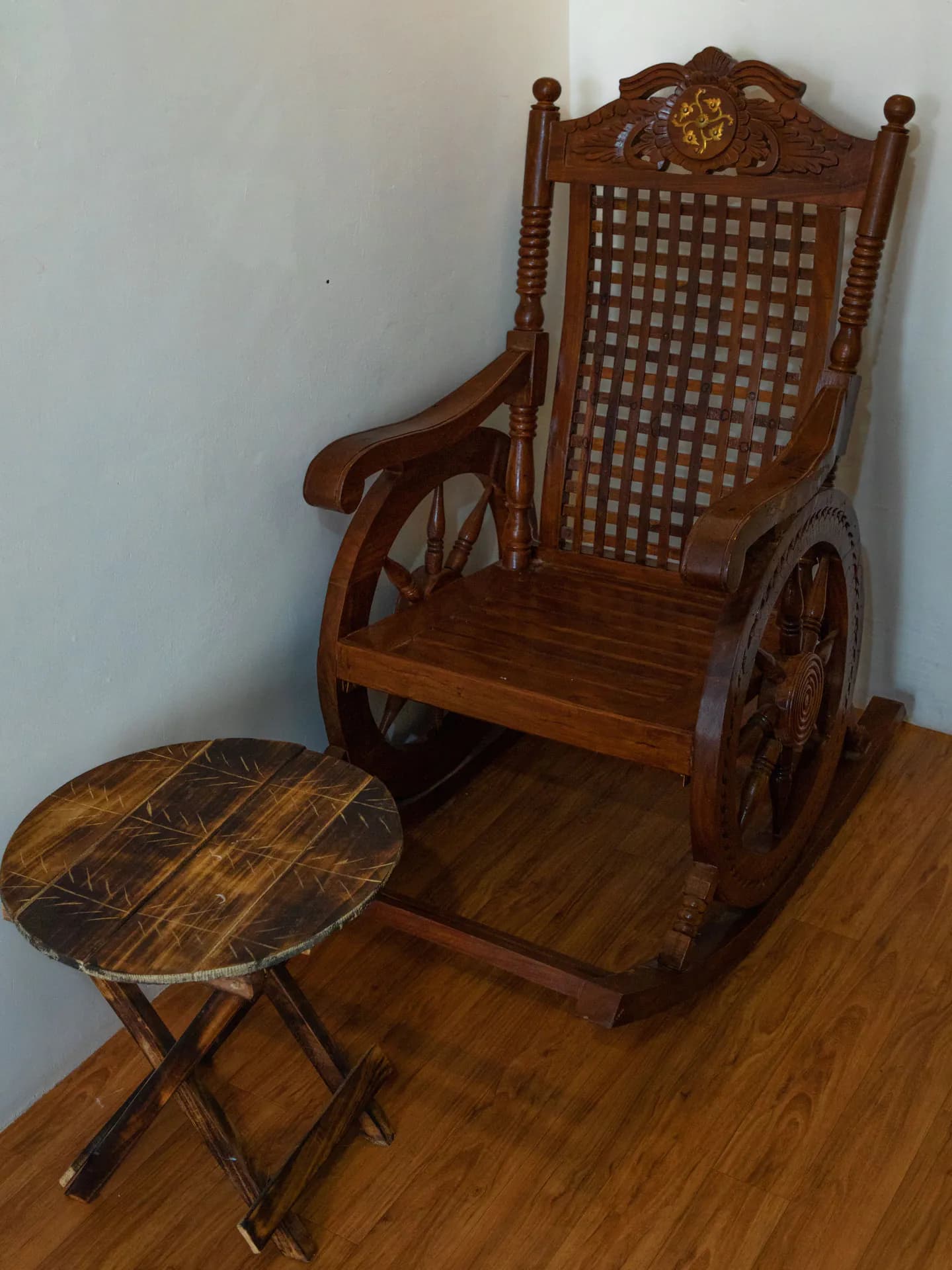 Vibrant Suite Rolling Chair