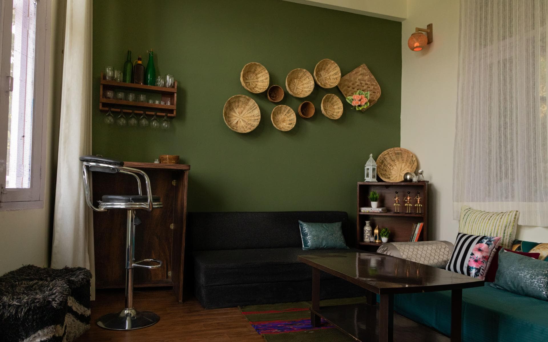 Uniquely decorated room with cozy seating, a bar, and dining area at Mohija Homestay near Shimla